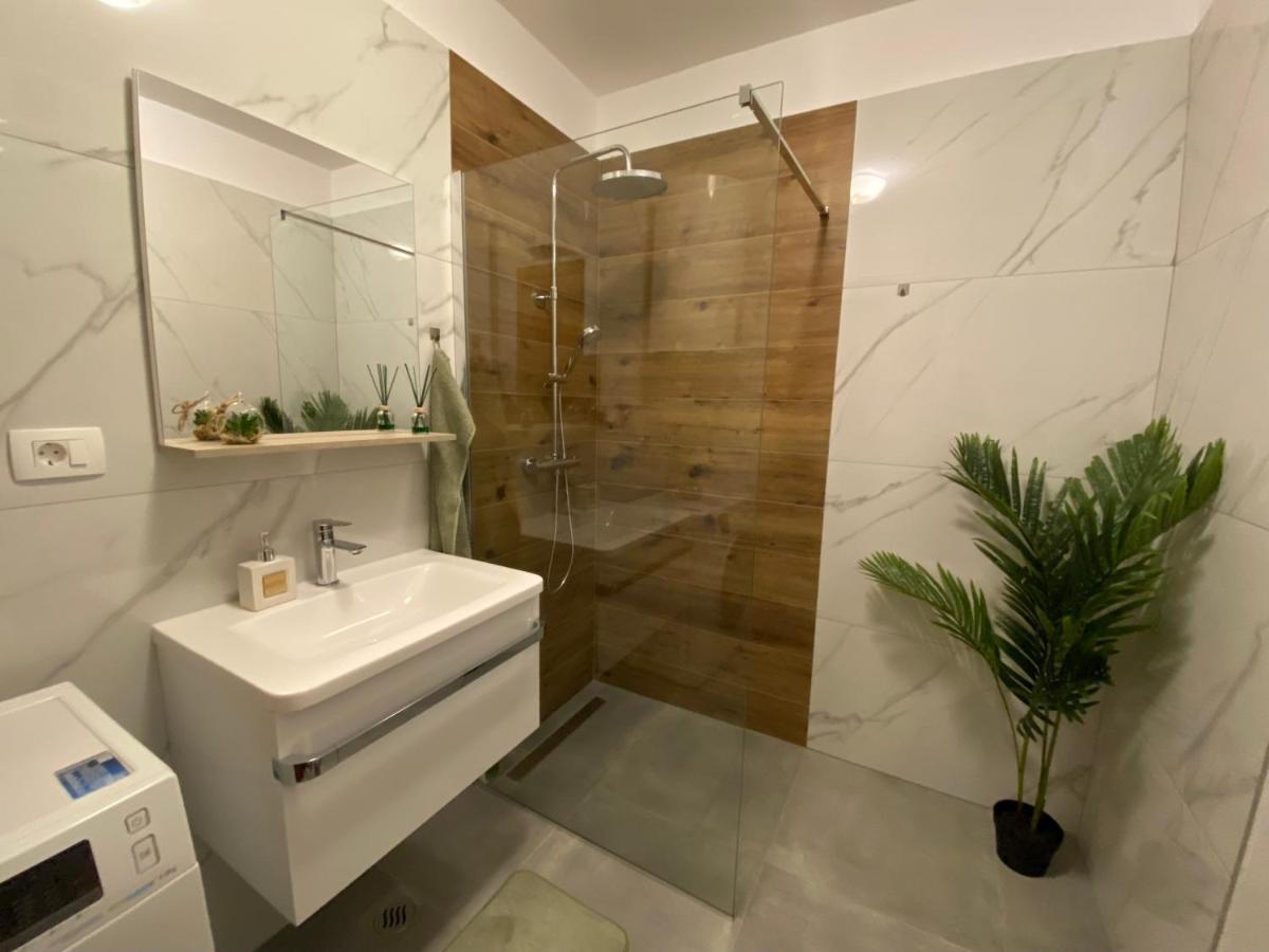 Apartments Sea View สปลิท ภายนอก รูปภาพ